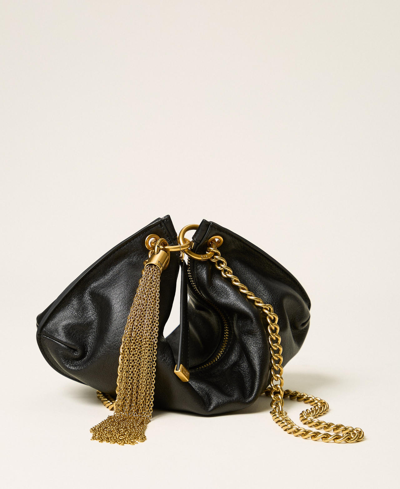 Hobo-Tasche aus Leder mit Quaste Schwarz Frau 262TD8250_00006_02