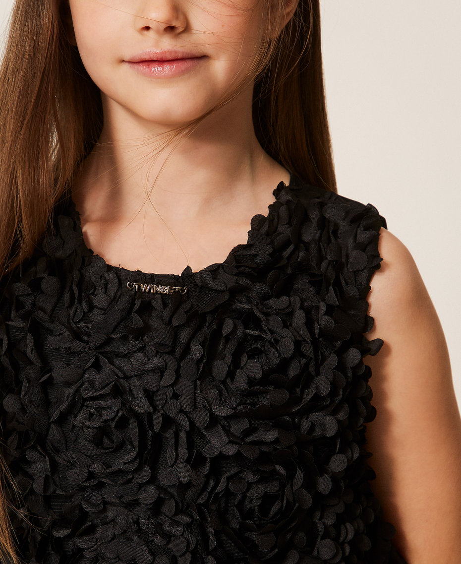 Robe courte en satin avec roses Noir Fille 261GJ2Q62_00006_04