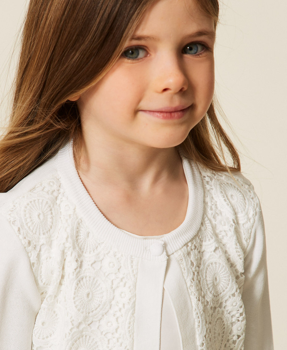 Baby-Strickjacke mit Spitzeneins&auml;tzen Mattwei&szlig; M&auml;dchen 261GB3051_00526_04