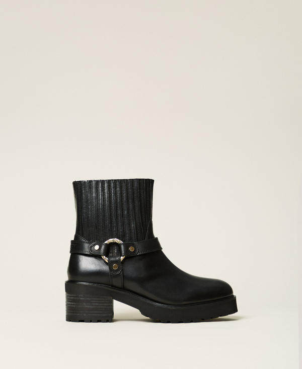 Leather short biker boots with ring