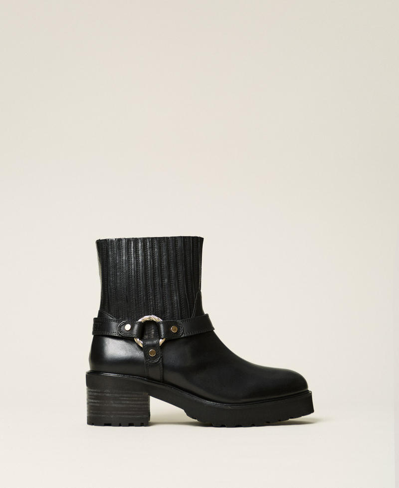 Bottines motardes en cuir avec anneau Noir Femme 262TCP062_00006_01