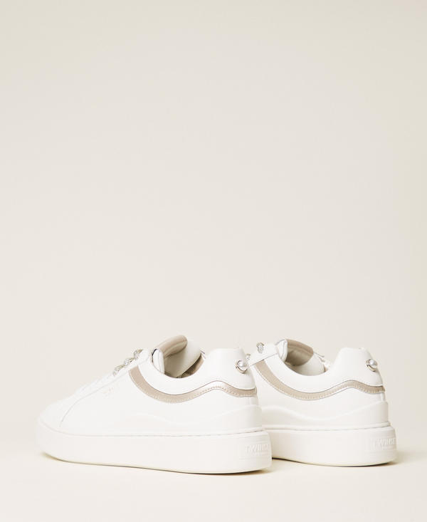 Sneakers de piel con inserciones en contraste