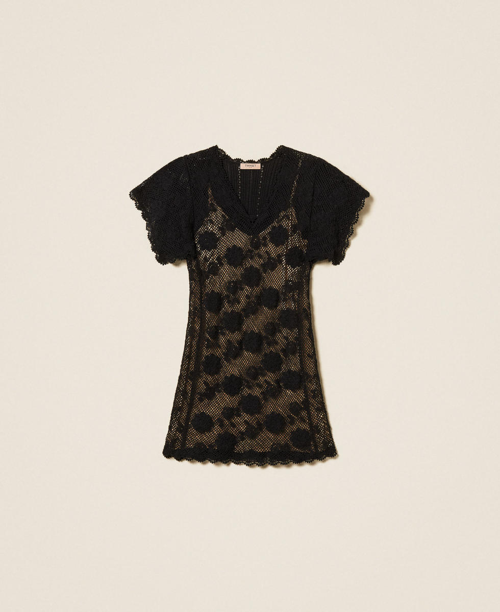 Kr&oacute;tka sukienka z dzianiny w kwiaty