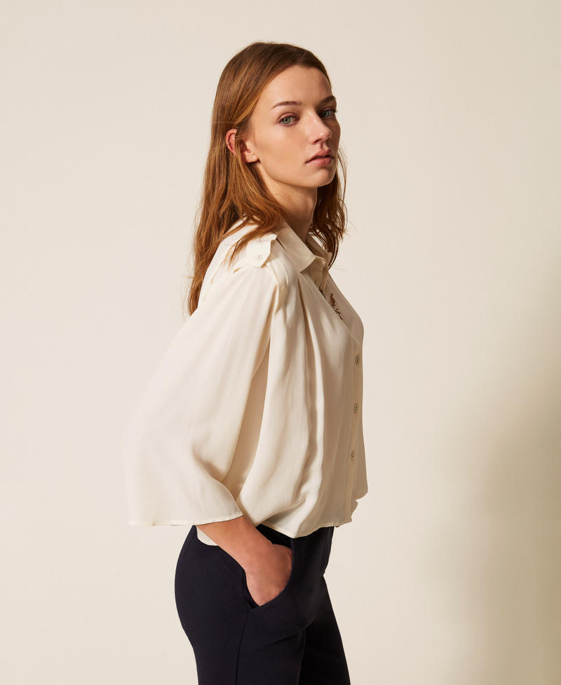 Koszula cropped z krepdeszynu Macica perłowa Kobieta 261TP2460_00059_02