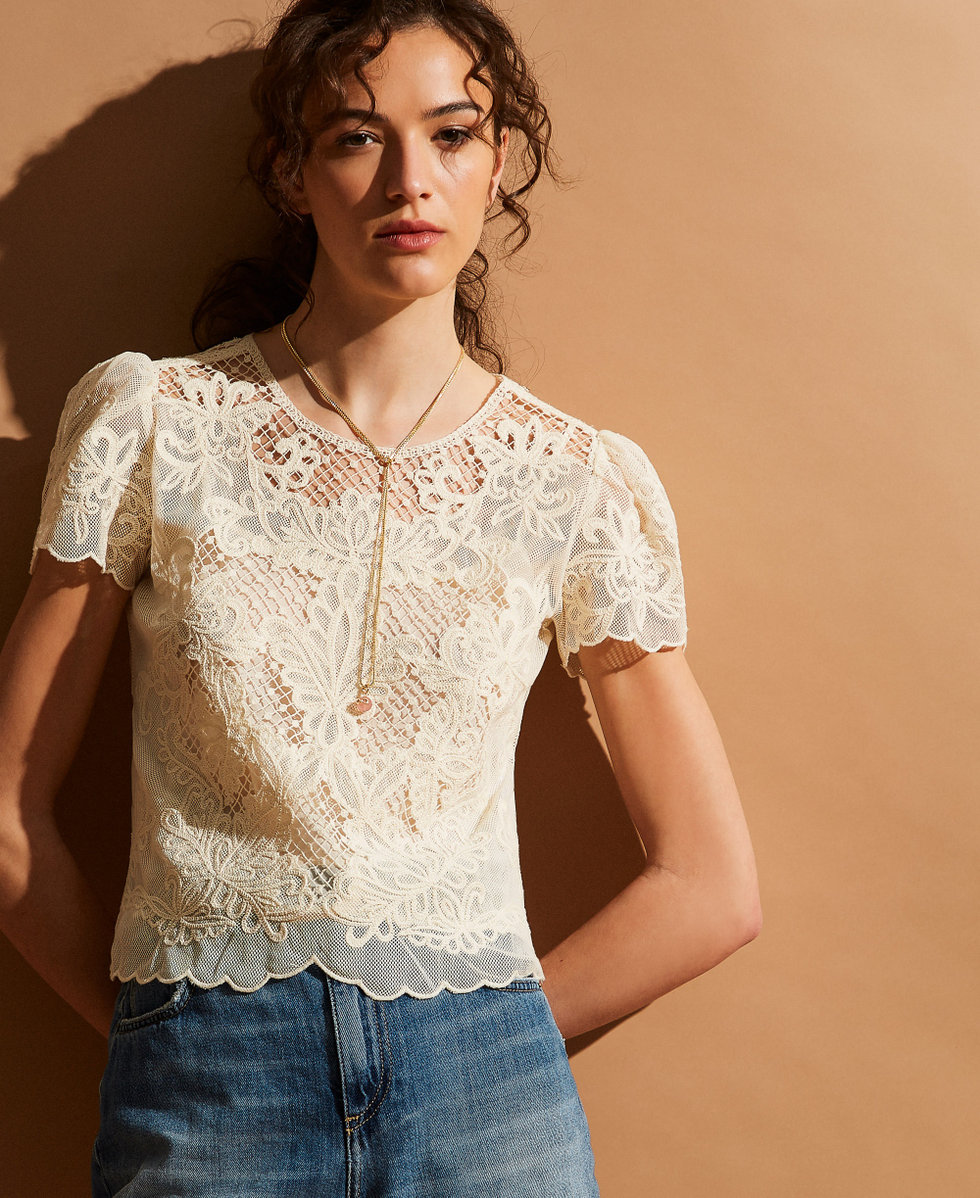 Muslin blouse with embroidery