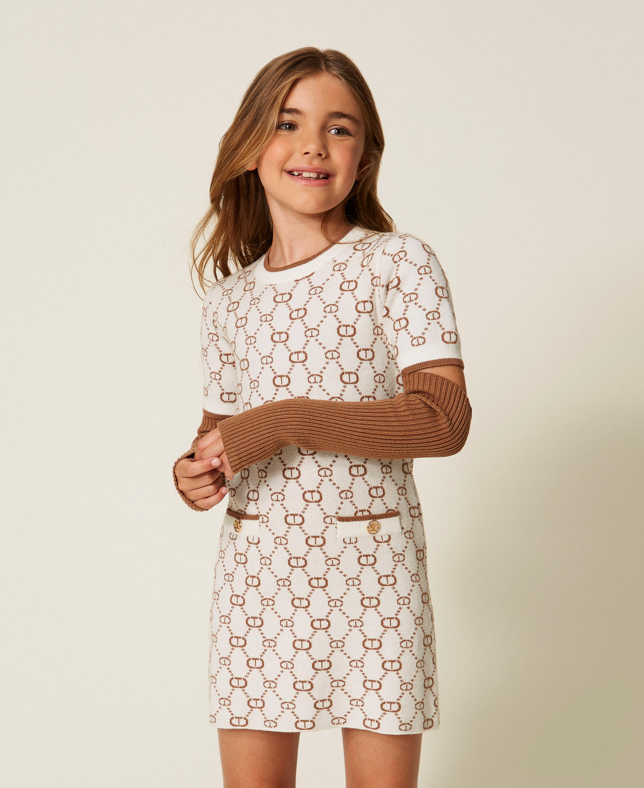Short jacquard knit dress with removable sleeves Papyrus White/Camel Micro Logo Girl 252GJ3020_12794_01