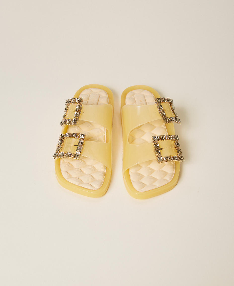 Slide-Sandale mit Schmuckschnallen &bdquo;Corn Cream&ldquo;-Gelb Frau 261LMT012_13415_04