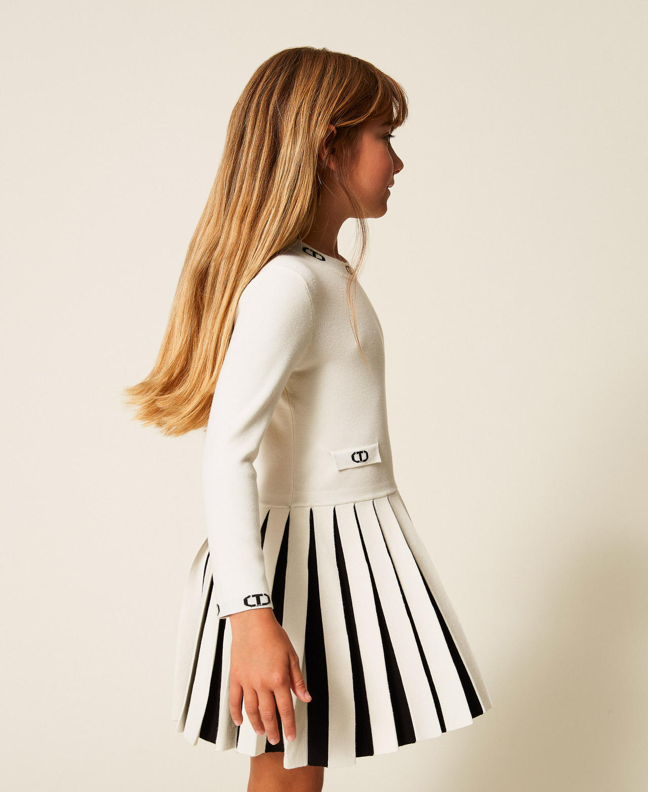 Girls' two-tone short knit dress Two tone Off White/Black Girl 252GB3032_10973_02