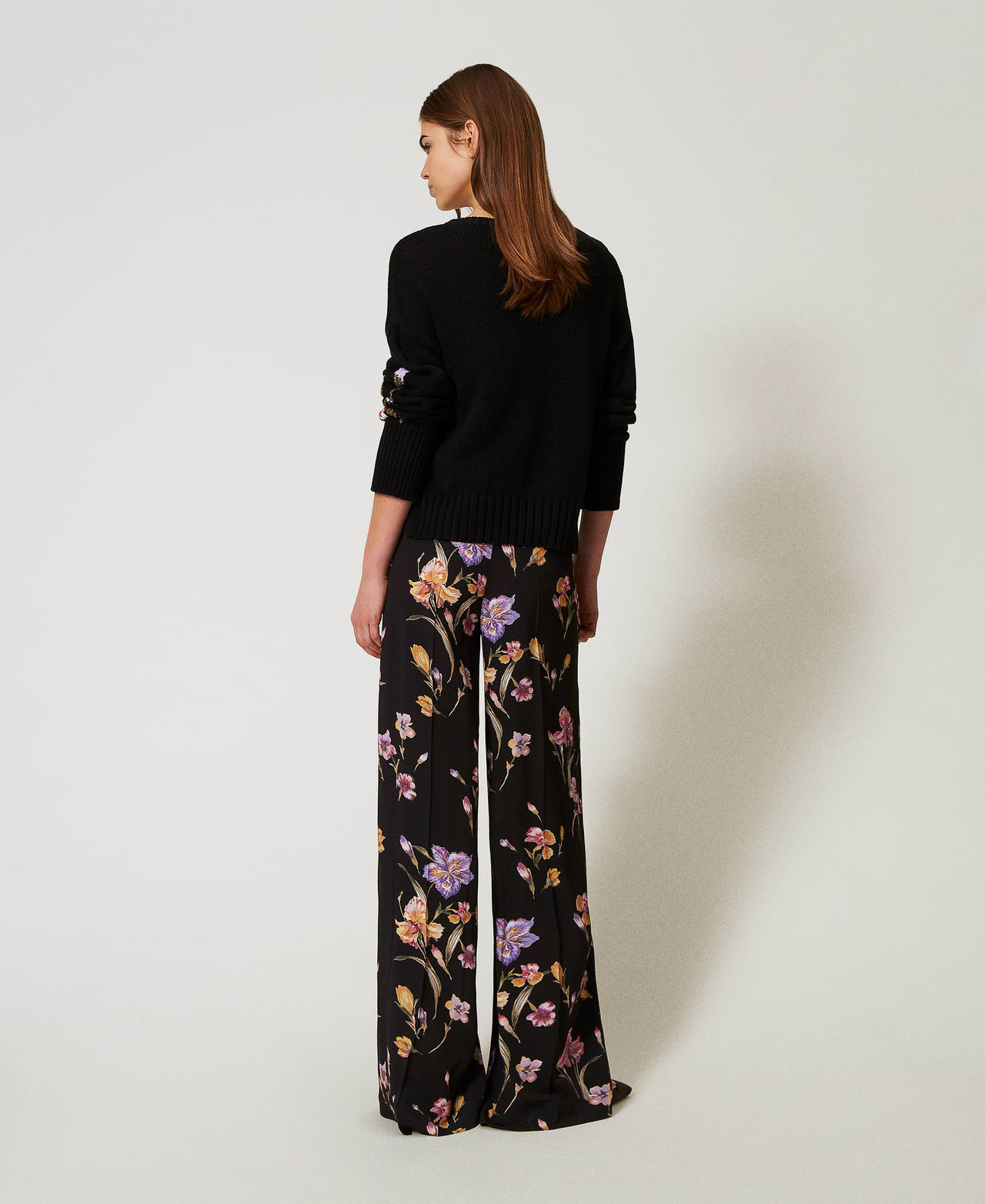 Cr&ecirc;pe de Chine floral trousers Multicolour/Black Iris Print Woman 251TP2775_12328_03