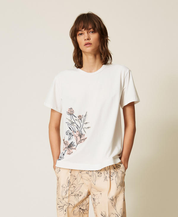 T-shirt with floral embroidery